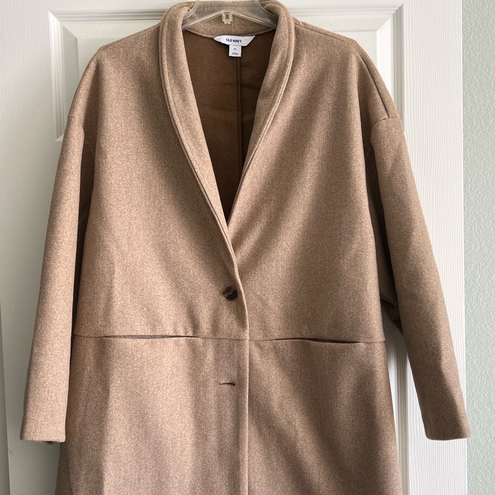Winter coat, mid length , light, camel color.  NEVER been worn, smoke free home.